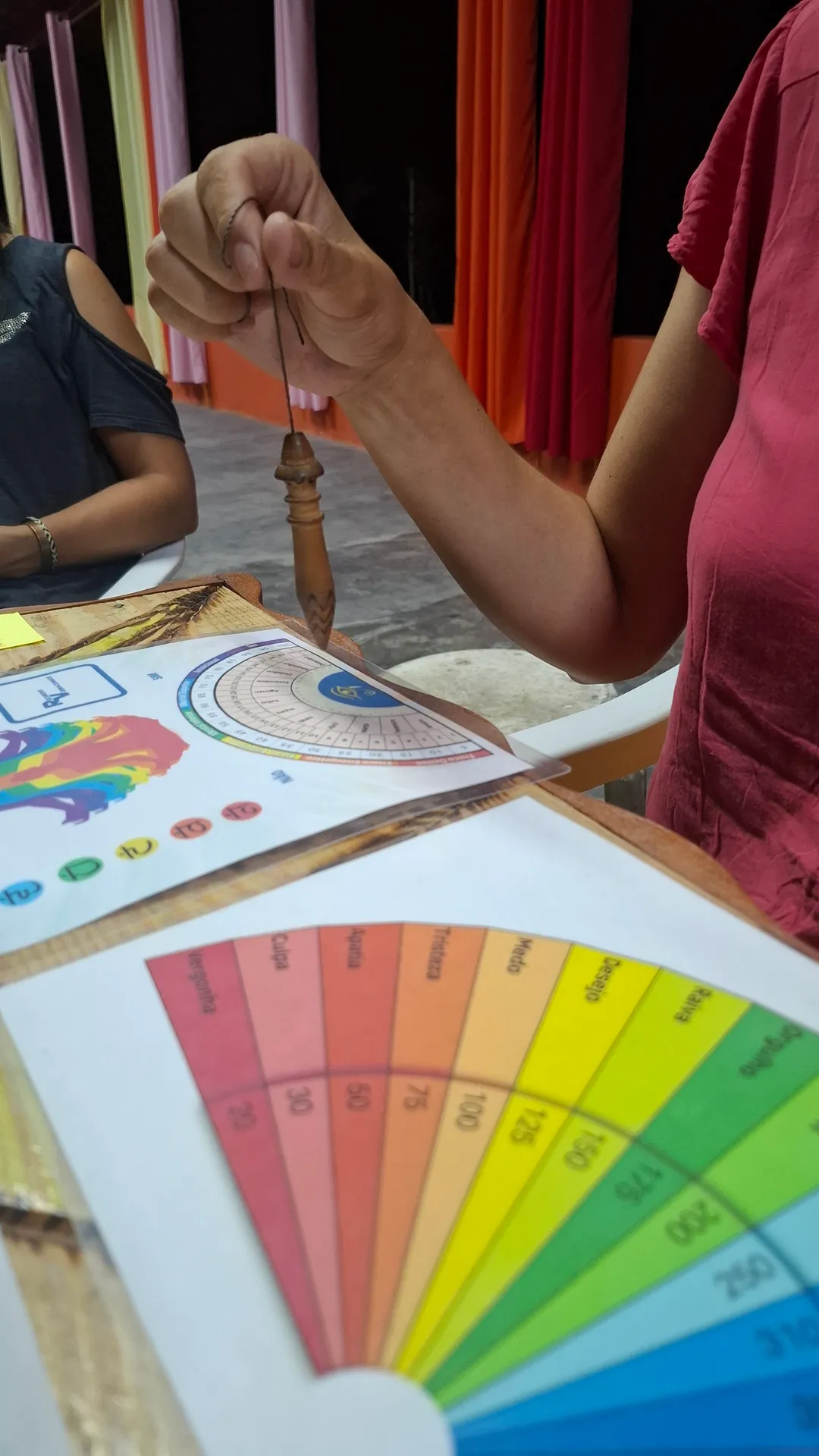 Sessão de terapia integrativa Mesa de Congruência no Jardim das Vertentes